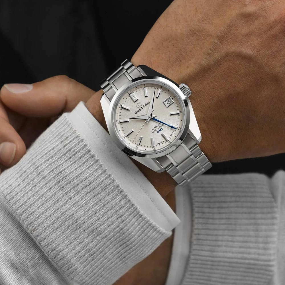 Grand Seiko Heritage Collection Snowfall Mount Iwate 44GS Hi-Beat GMT 40mm Champagne Dial Gents Automatic Watch SBGJ263G