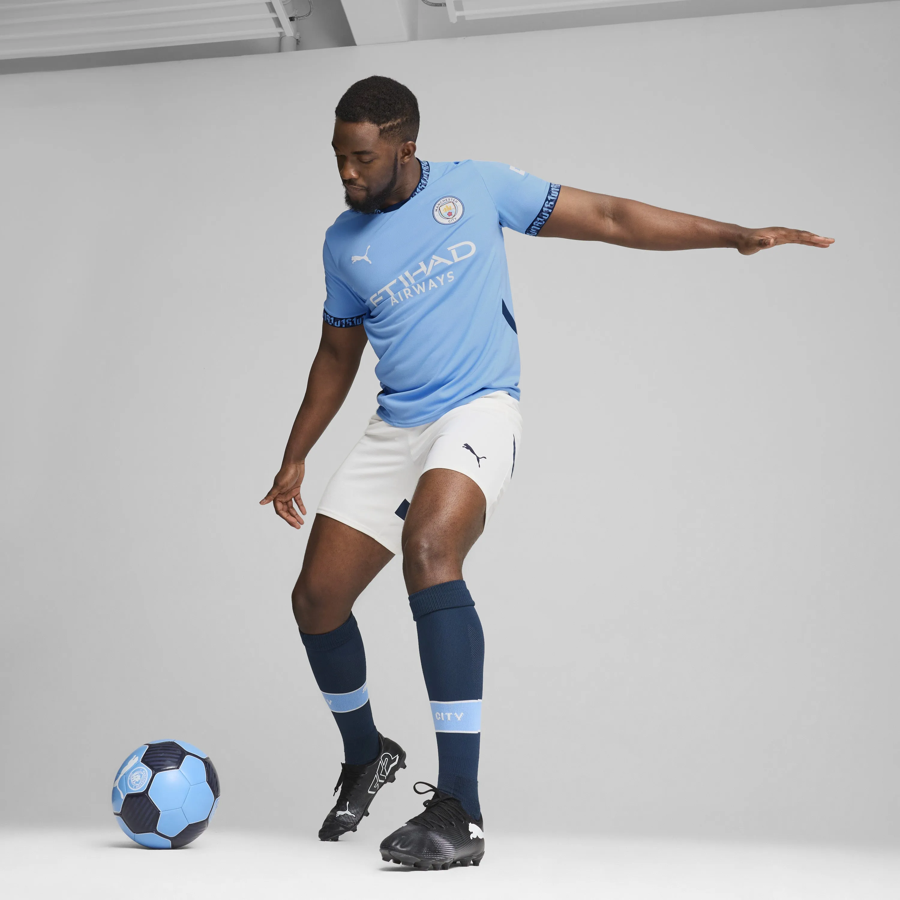 Men's Manchester City 2024/25 Home Replica Soccer Jersey