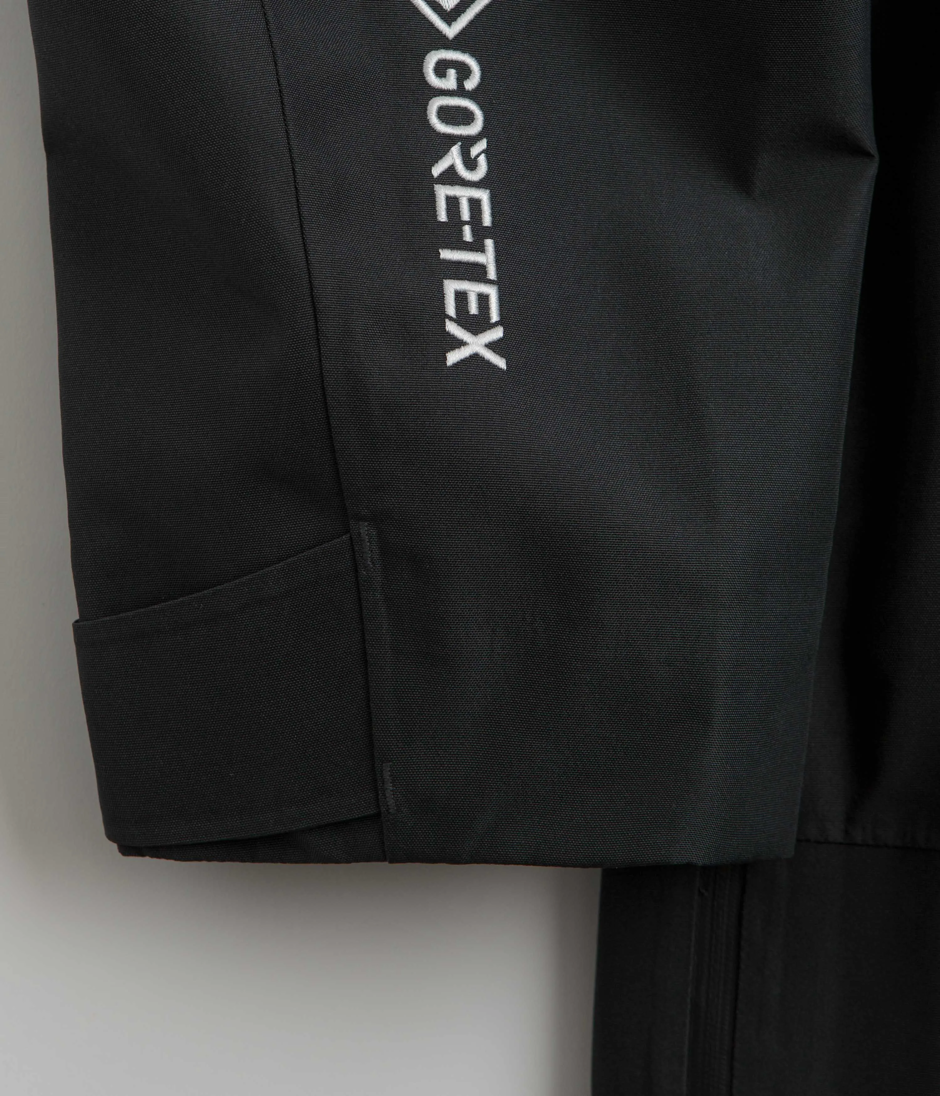 Nike ACG Chena Vortex Jacket - Anthracite / Anthracite / Summit White Nike ACG Outdoor Clothing