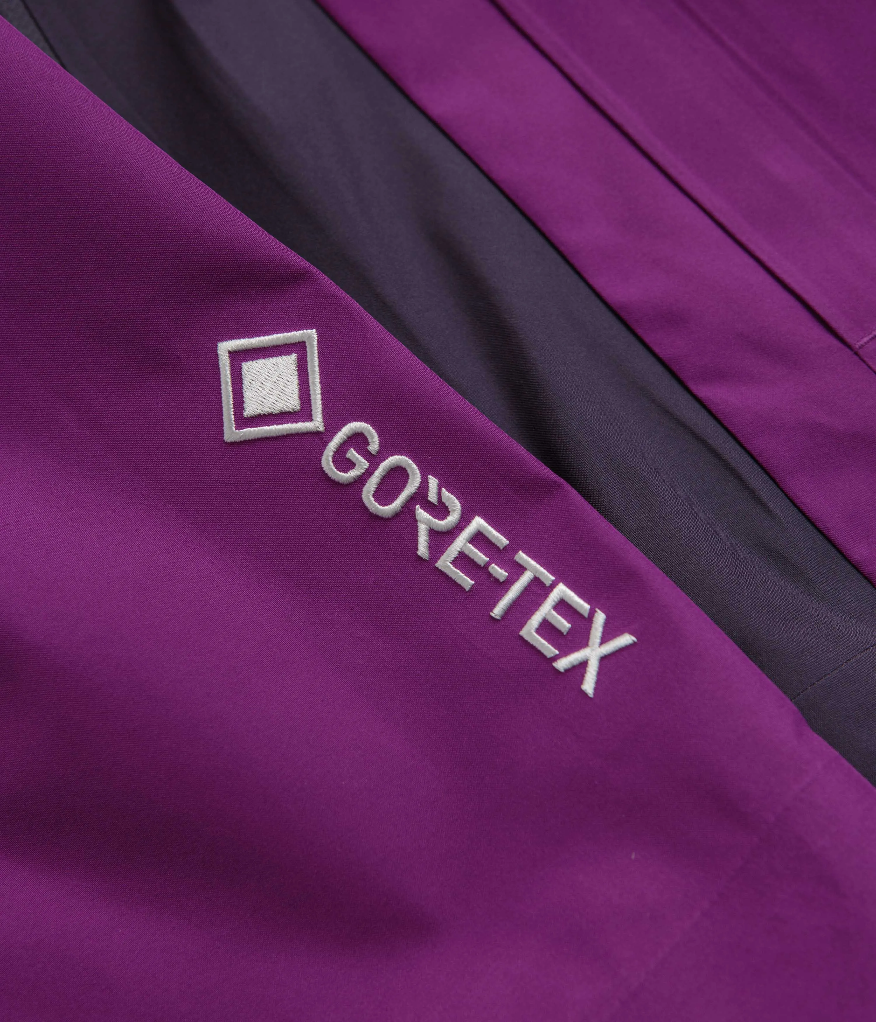 Nike ACG Misery Ridge Jacket - Bold Berry / Dark Raisin / Summit White Nike ACG Outdoor Clothing
