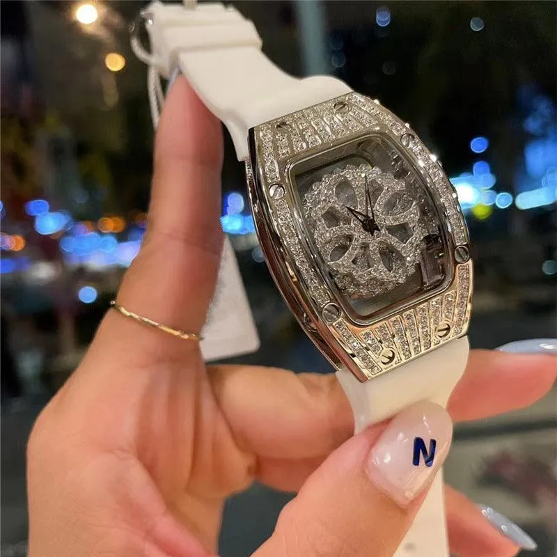 Women's New Gypsophila Hollow Rotating Full Diamond Watch 