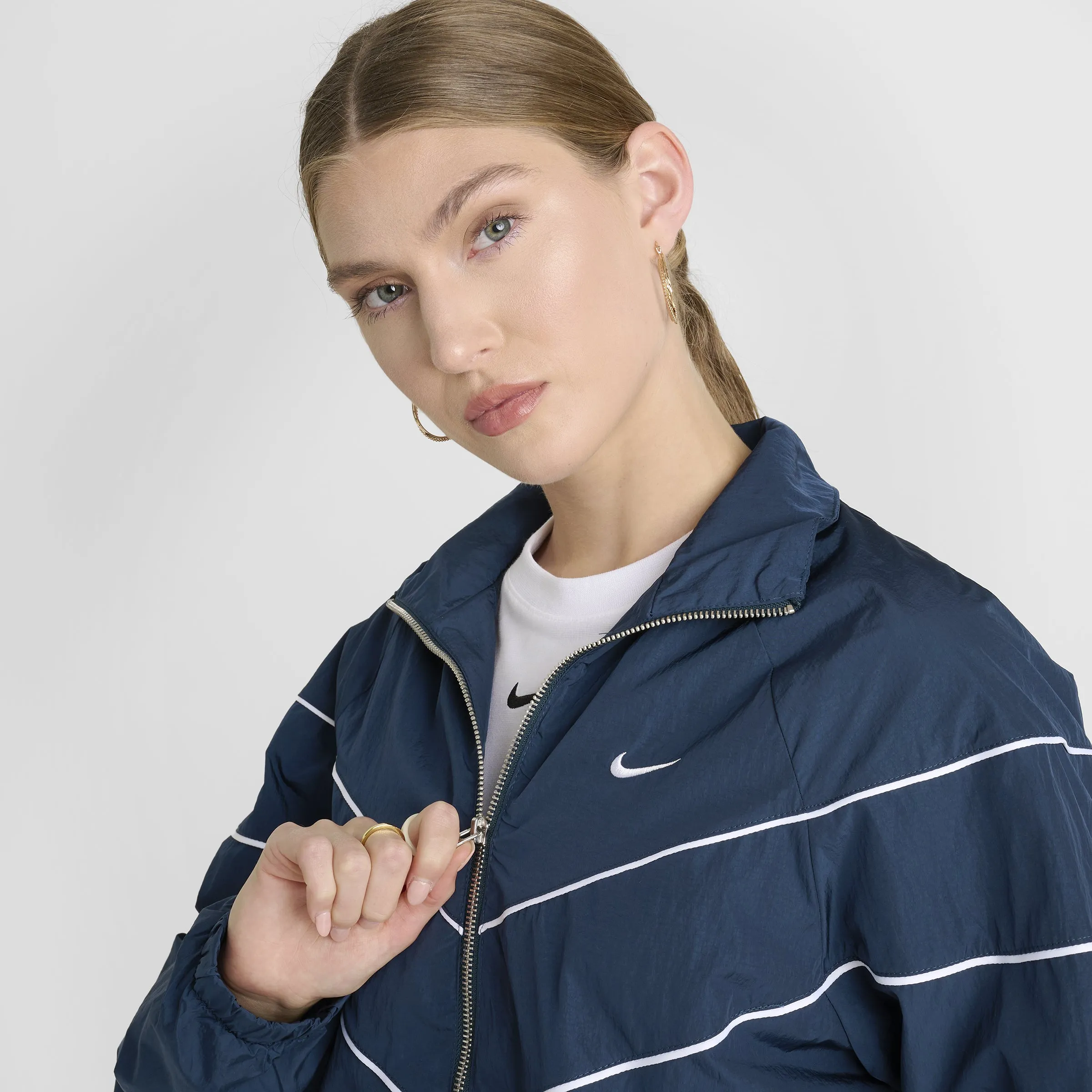 Womens Nike Nike Women's Windrunner UV Protection Woven Full-Zip Jacket Armory Navy / White